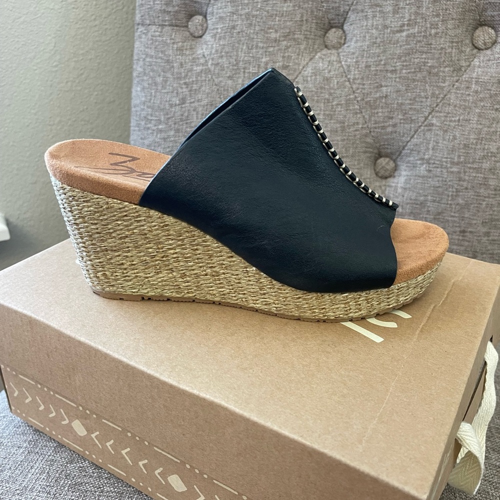 Zodiac Perla wedge sandals size 7 black leather slip on straw heel NEW - Picture 3 of 11